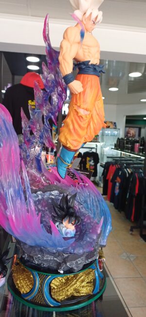 Alternative view of Figura  Dragón Ball